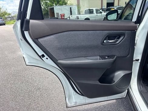 Used 2023 Nissan Rogue SV FWD image 12