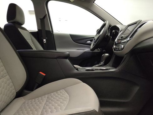 Used 2019 Chevrolet Equinox LS FWD image 21