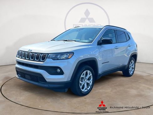 Used 2024 Jeep Compass Latitude AWD/4WD image 7