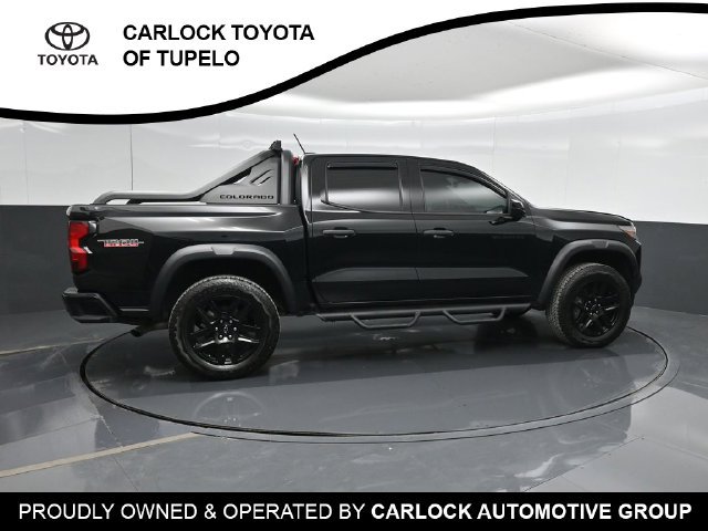 Used 2025 Chevrolet Colorado Trail Boss w/ Midnight Edition AWD/4WD image 4