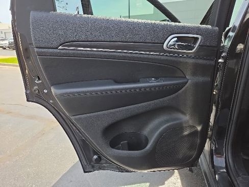 Used 2019 Jeep Grand Cherokee Limited AWD/4WD image 12