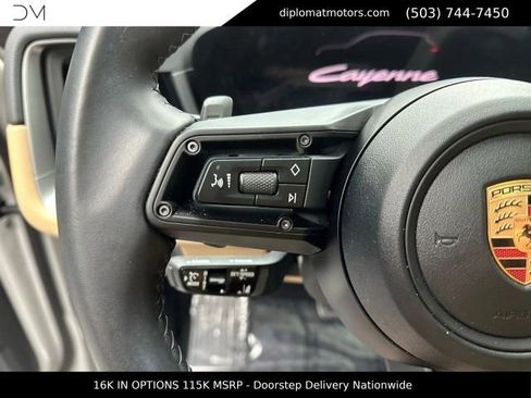 Used 2025 Porsche Cayenne E-Hybrid AWD/4WD image 30