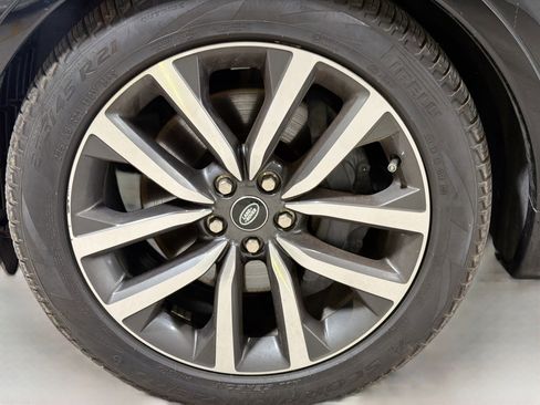 Used 2021 Land Rover Discovery HSE R-Dynamic image 9