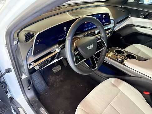 Used 2024 Cadillac Lyriq Luxury RWD image 10