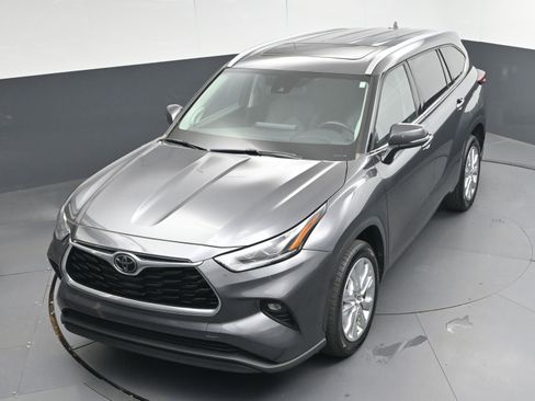 Used 2023 Toyota Highlander L image 32