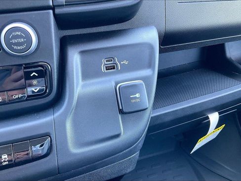Used 2025 RAM ProMaster 2500 w/ Convenience Group FWD image 32