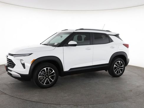 Certified 2025 Chevrolet TrailBlazer LT w/ Driver Confidence Package AWD/4WD image 6