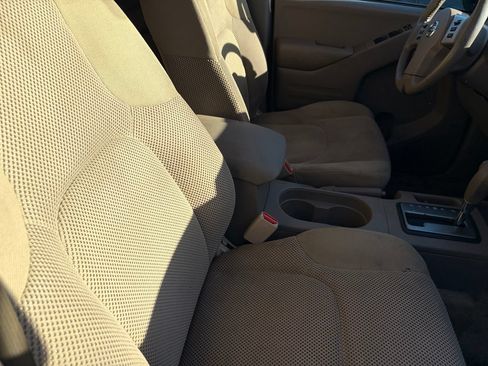 Used 2017 Nissan Frontier SV w/ SV Value Truck Package RWD image 11