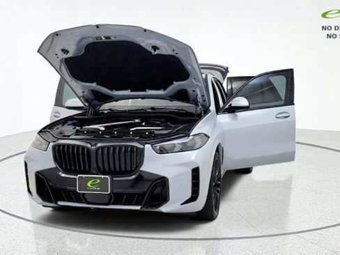 Used 2025 BMW X5 xDrive40i w/ M Sport Package AWD/4WD image 13