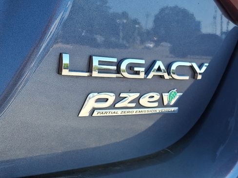 Used 2017 Subaru Legacy 2.5i Limited AWD/4WD image 10