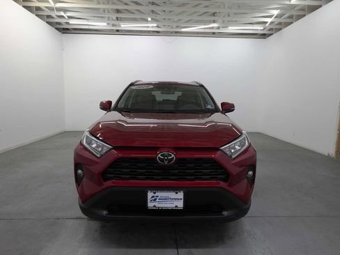 Used 2019 Toyota RAV4 XLE AWD/4WD image 2
