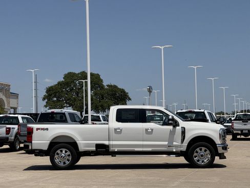 New 2026 Ford F350 Lariat w/ Chrome Package AWD/4WD image 3