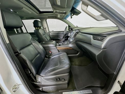 Used 2018 Chevrolet Suburban LT w/ LT Signature Package image 34