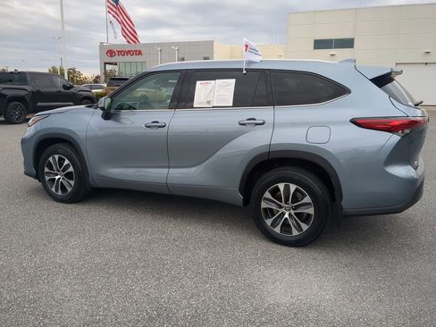 Used 2022 Toyota Highlander XLE image 15