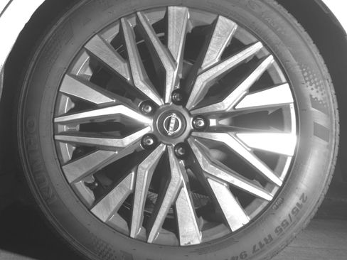 Used 2025 Nissan Altima 2.5 SV FWD image 14