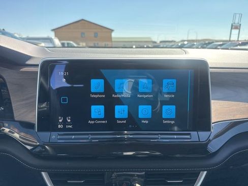 Used 2025 Volkswagen Atlas SE AWD/4WD image 12