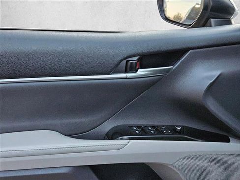 Used 2019 Toyota Camry XLE image 9
