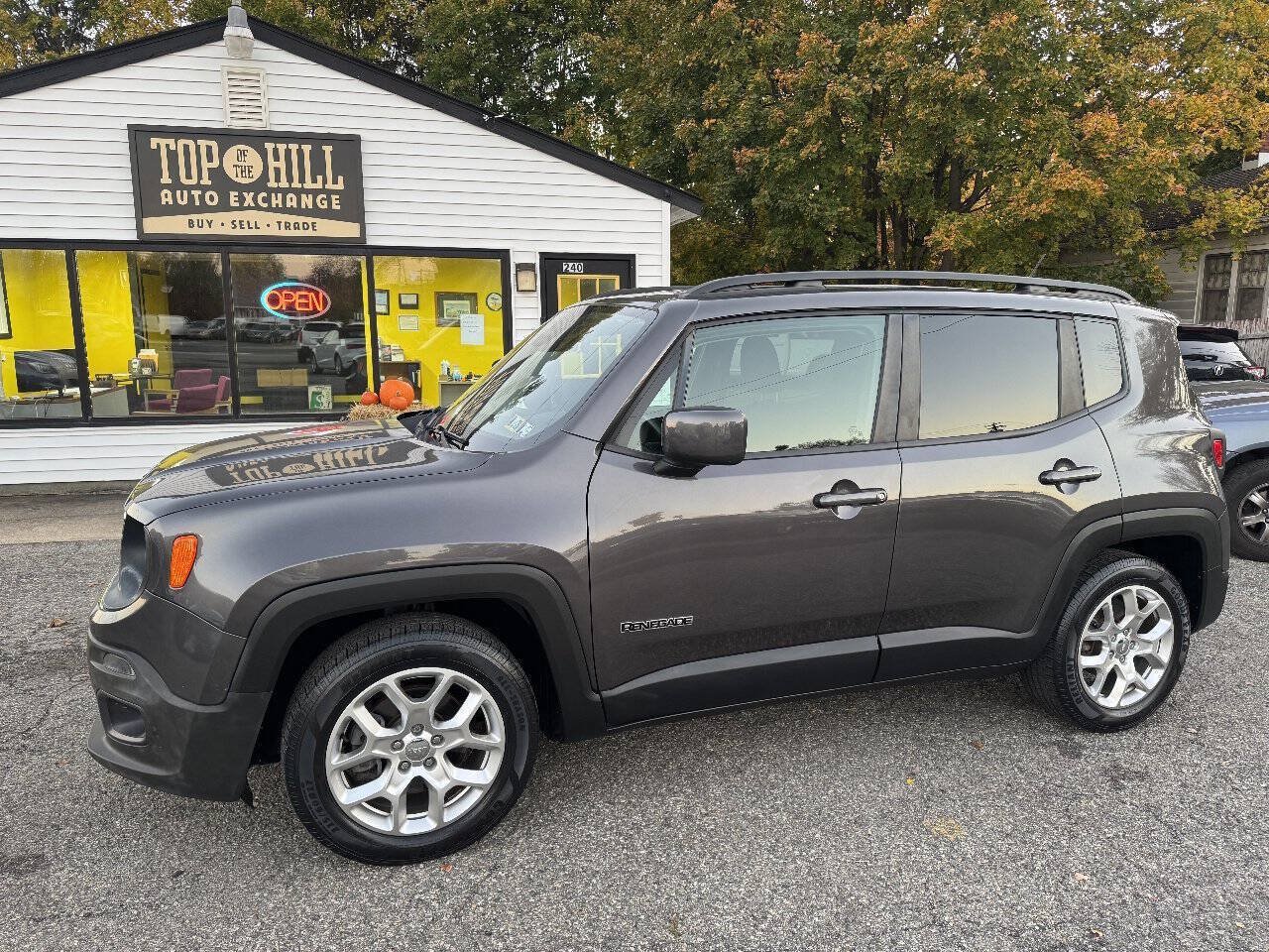 Used 2018 Jeep Renegade Latitude FWD image 1