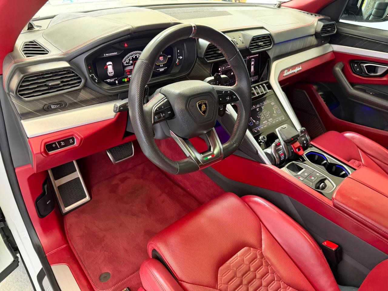 Used 2020 Lamborghini Urus AWD/4WD image 17