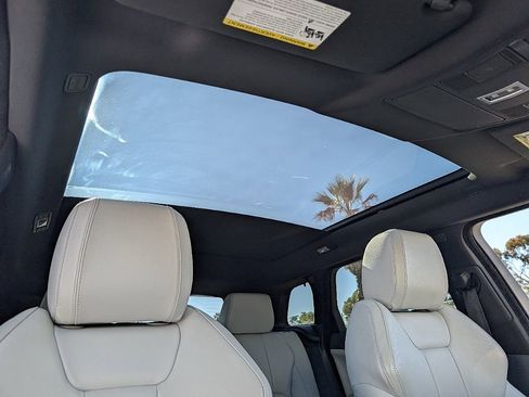 Used 2017 Land Rover Range Rover Evoque SE Premium image 18