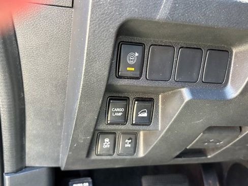Used 2022 Nissan Frontier PRO-4X w/ Technology Package AWD/4WD image 23