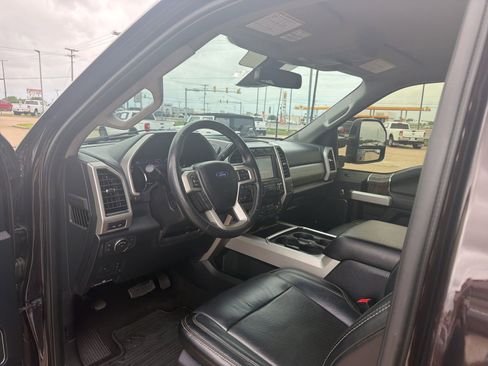 Used 2019 Ford F250 Lariat w/ Lariat Ultimate Package image 9