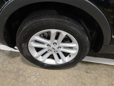 Used 2017 Ford Explorer XLT w/ Equipment Group 201A FWD image 10