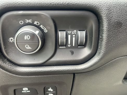 Used 2019 RAM 1500 Big Horn AWD/4WD image 13