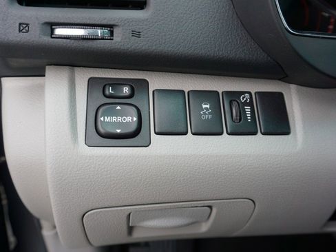 Used 2011 Toyota Highlander 2WD image 17