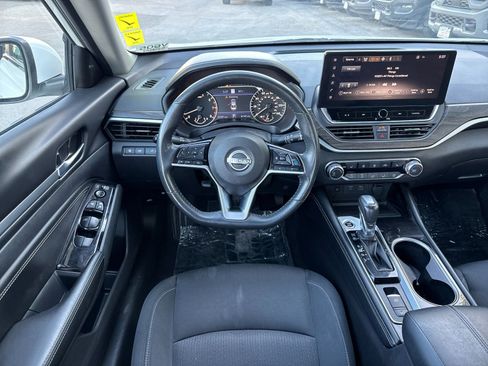 Used 2023 Nissan Altima 2.5 SV w/ SV Premium Package image 14