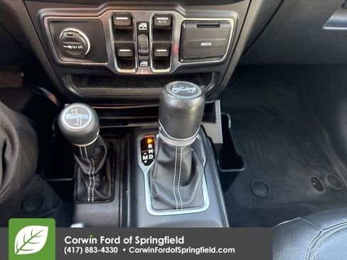 Used 2019 Jeep Wrangler Unlimited Sahara w/ Cold Weather Group image 14