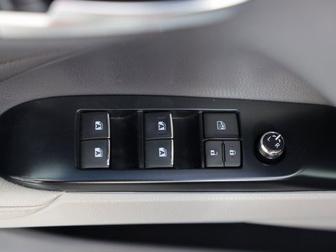Used 2018 Toyota Camry XLE image 13