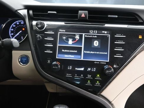 Used 2020 Toyota Camry XLE FWD image 28