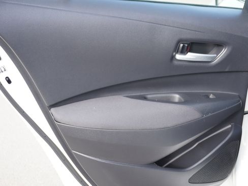 Used 2020 Toyota Corolla LE image 11