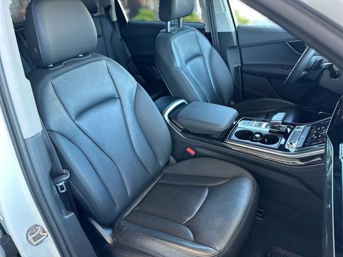 Used 2023 Audi Q7 3.0T Premium Plus AWD/4WD image 29