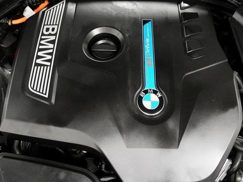 Used 2019 BMW 530e w/ Convenience Package image 40