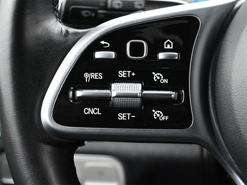 Used 2022 Mercedes-Benz GLE 350 4MATIC w/ Premium Package image 8