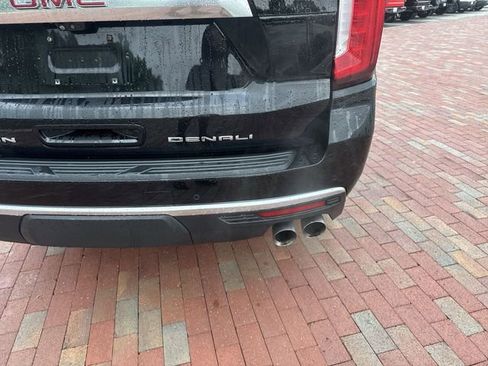 Used 2021 GMC Yukon Denali w/ Denali Premium Package AWD/4WD image 12