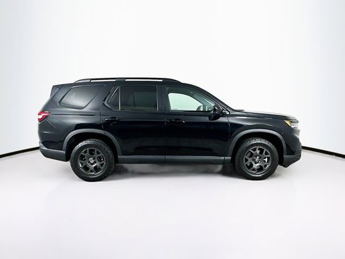 Used 2023 Honda Pilot TrailSport image 10
