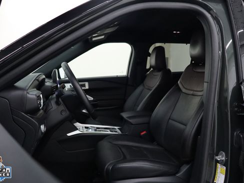 Certified 2023 Ford Explorer Platinum w/ Technology Package RWD image 11