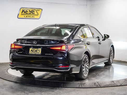 Used 2025 Lexus ES 300h w/ Accessory Package (Z2) FWD image 4