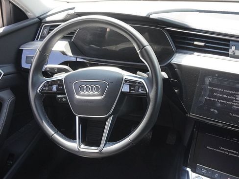 Used 2022 Audi e-tron Premium w/ Convenience Plus Package AWD/4WD image 27
