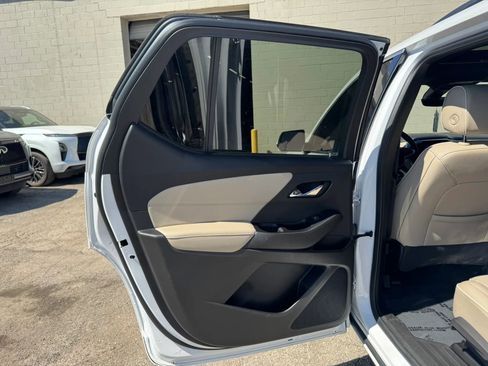 Used 2023 Chevrolet Traverse Premier AWD/4WD image 17