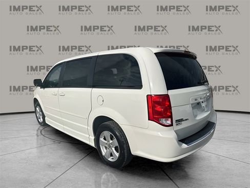 Used 2013 Dodge Grand Caravan SE image 3