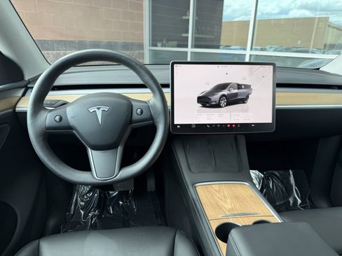 Used 2023 Tesla Model Y Long Range image 16