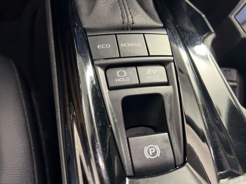 Used 2025 Toyota Camry XSE FWD image 33