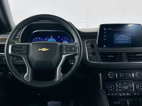 Used 2023 Chevrolet Suburban Premier image 18