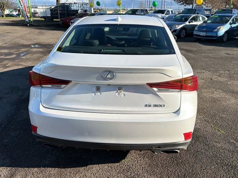 Used 2019 Lexus IS 300 image 4