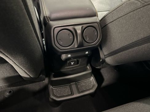 Used 2025 Jeep Wrangler Unlimited Sahara AWD/4WD image 30
