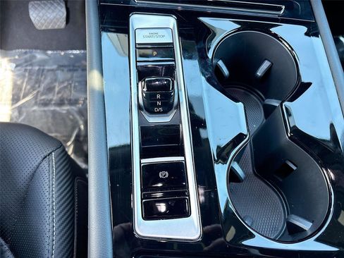 Used 2025 Volkswagen Atlas Cross Sport SE FWD image 16